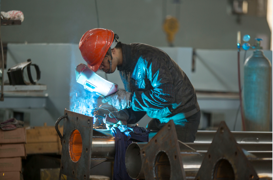 江苏泰州:学雷锋送惊喜,百岁老红军家门口升国