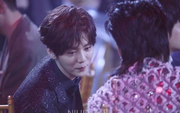 活久见系列更新!黄子韬微博重新关注鹿晗吴亦