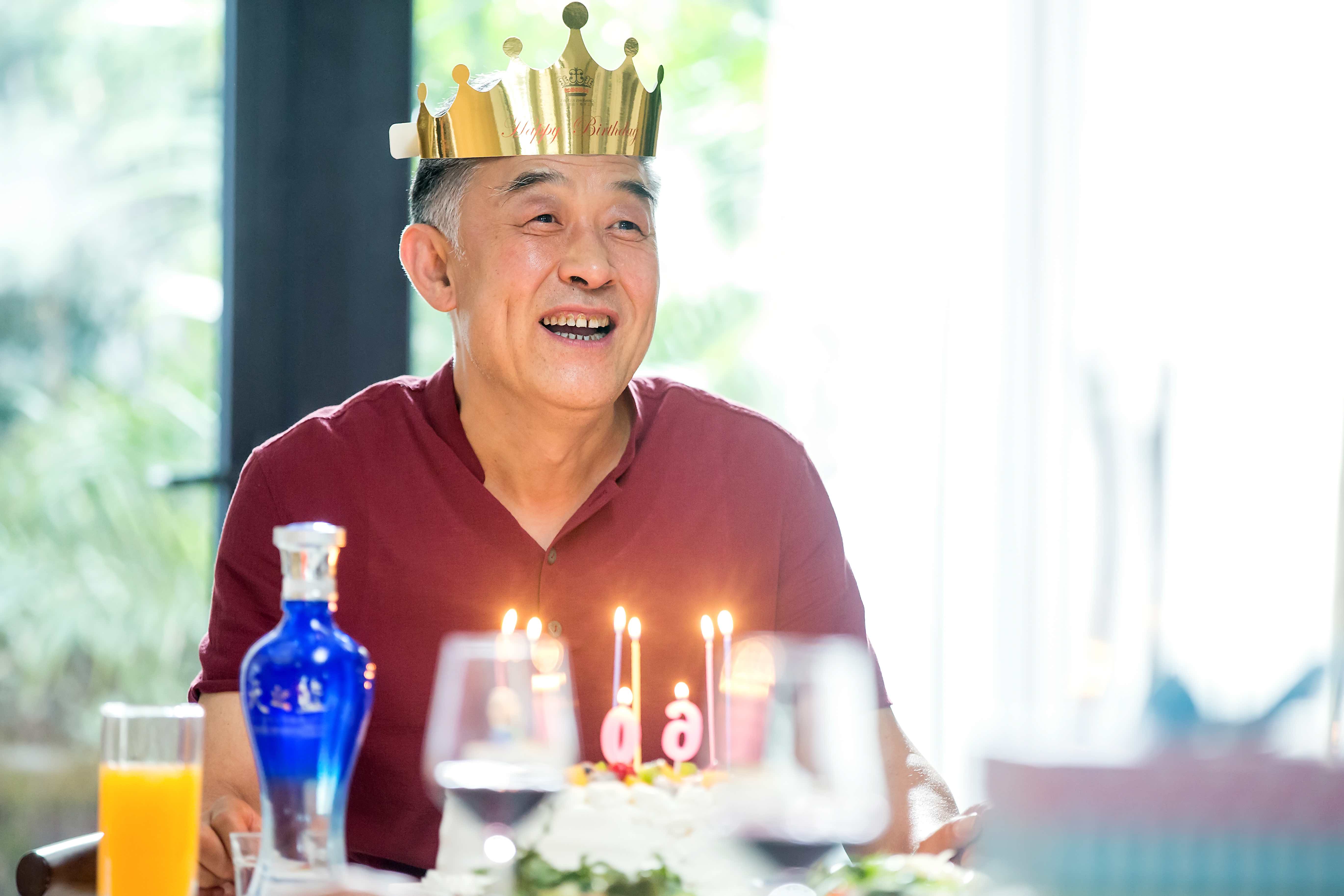 《我的亲爹和后爸》30日首播 张译张国立李建义上演新春“合家欢”