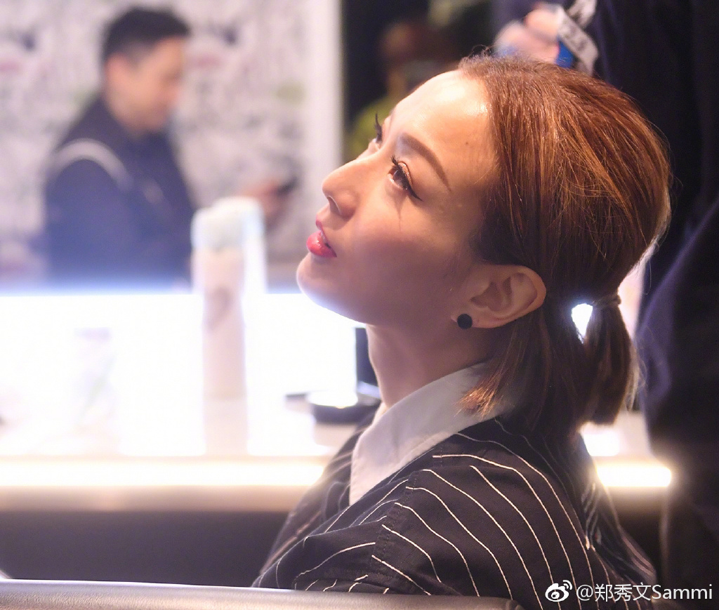 郑秀文回应许志安出轨:人谁无过