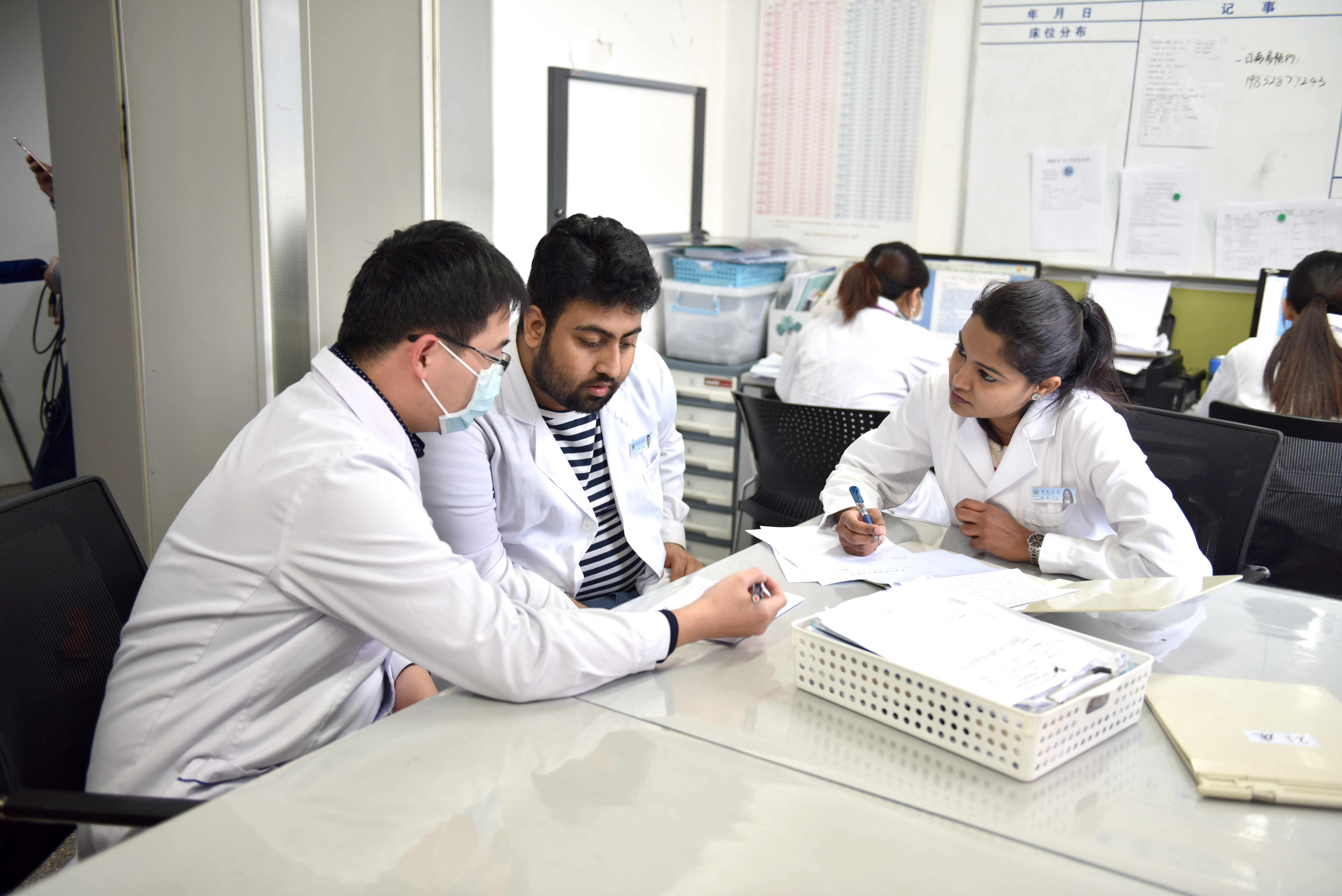 创新:东南大学中外临床医学专硕研究生结对培