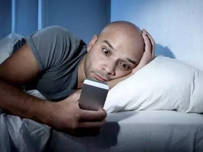 长时间玩手机会导致焦虑?专家说不会