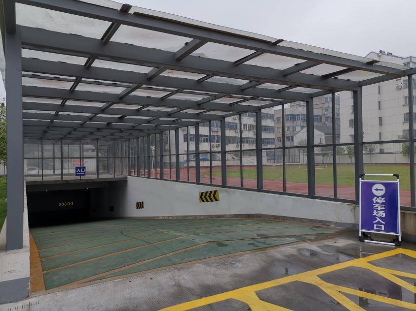 高淳区:中学操场下的停车场开放啦