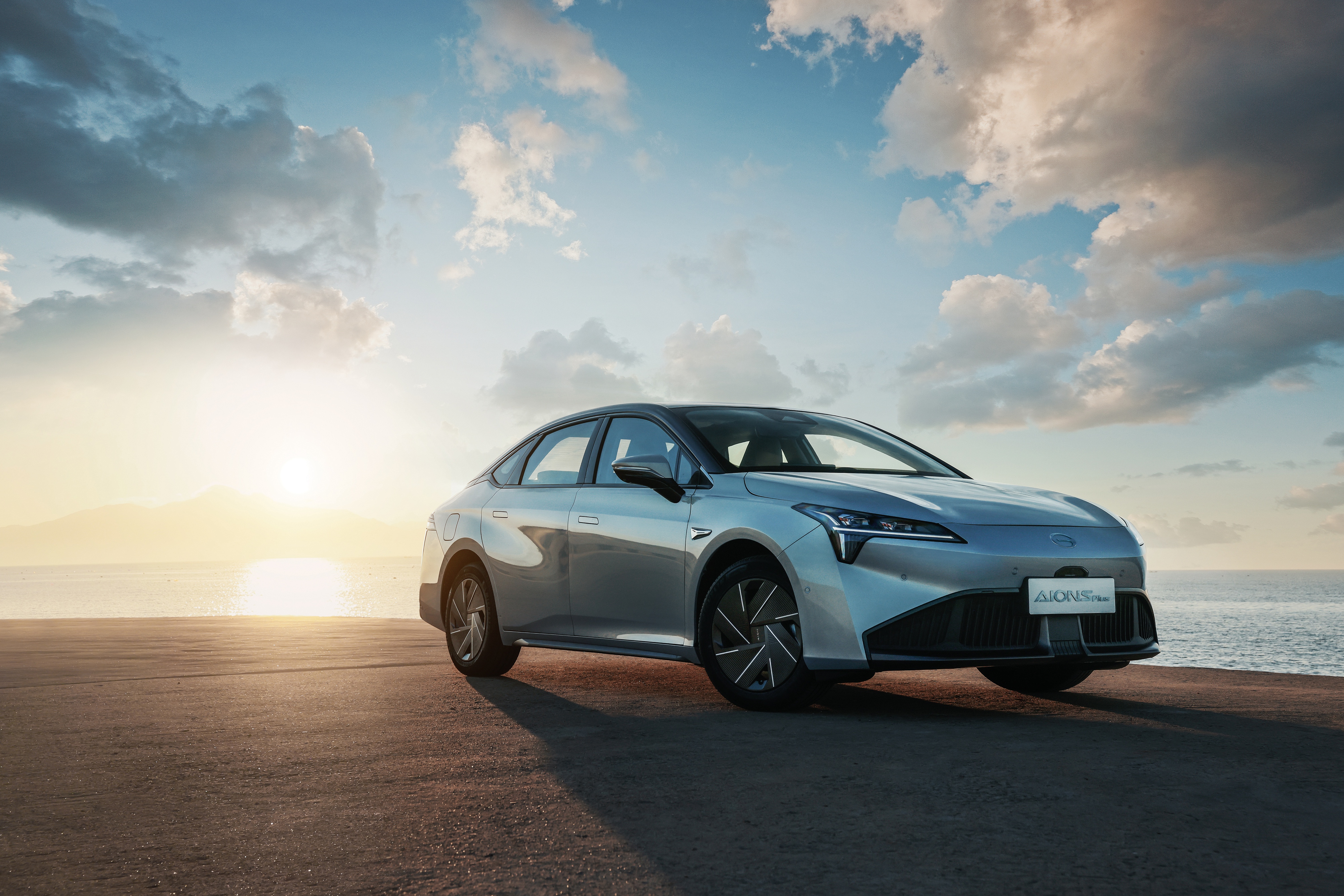 广汽埃安aion s plus起售价13.96万元