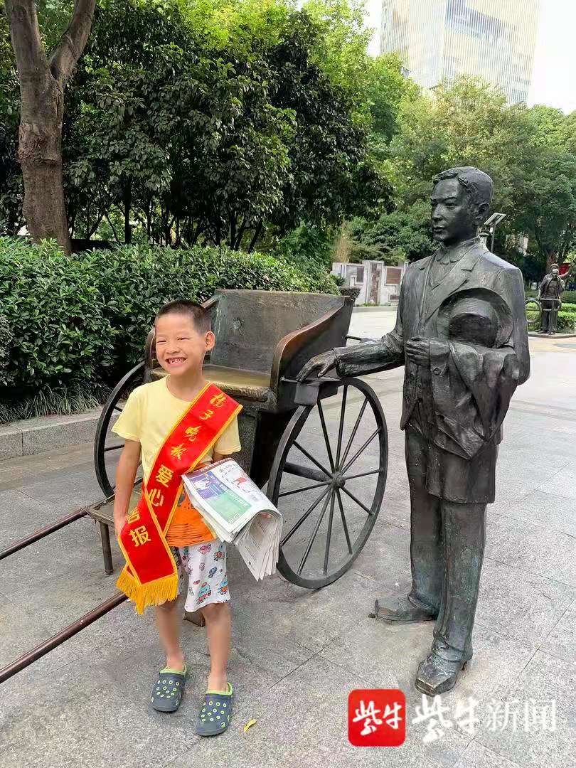 连续18载 本报小报童不畏酷暑街头售报