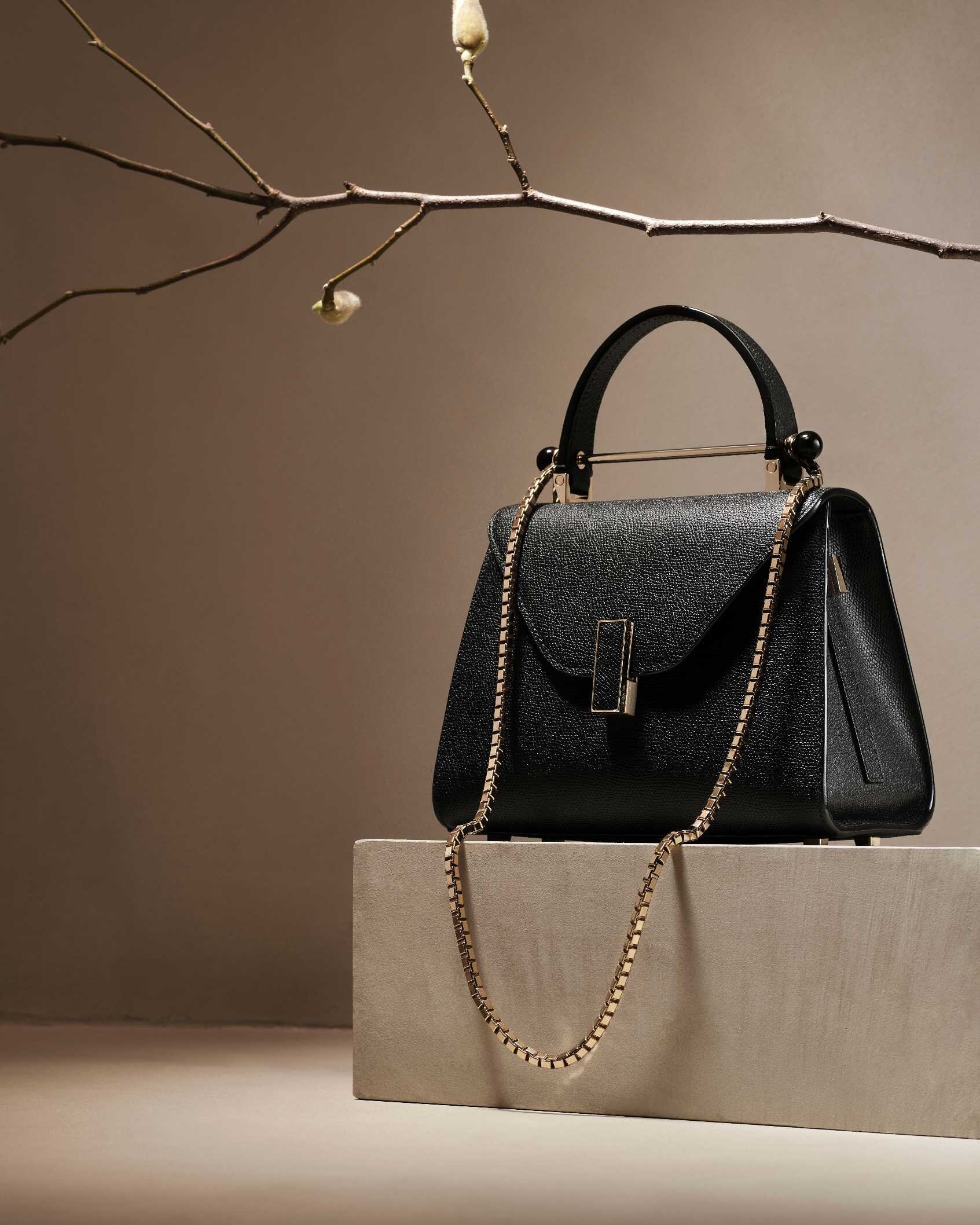 valextra于2022米兰秋冬时装周发布全新女士男士手袋