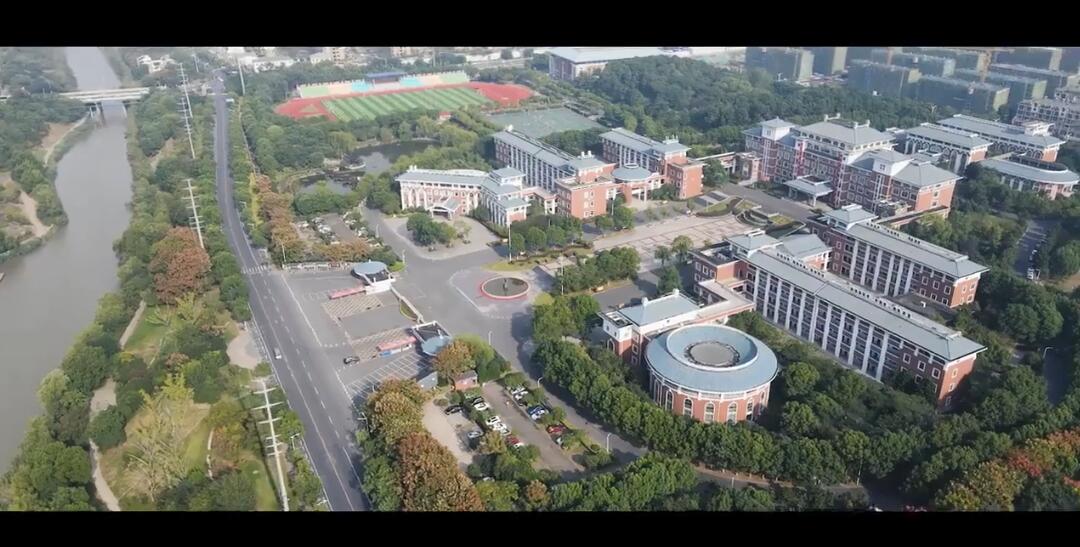 他们诠释了教师最美的模样镇江一中班主任的燃情日月视频火了