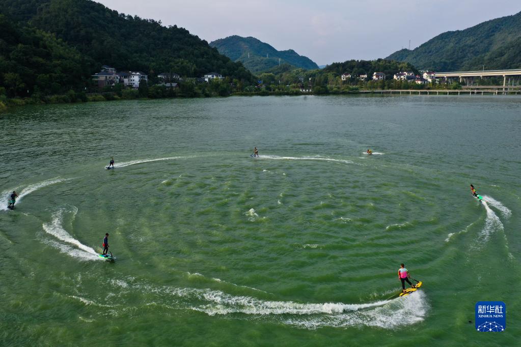 水上运动嘉年华开启夏日清凉夜