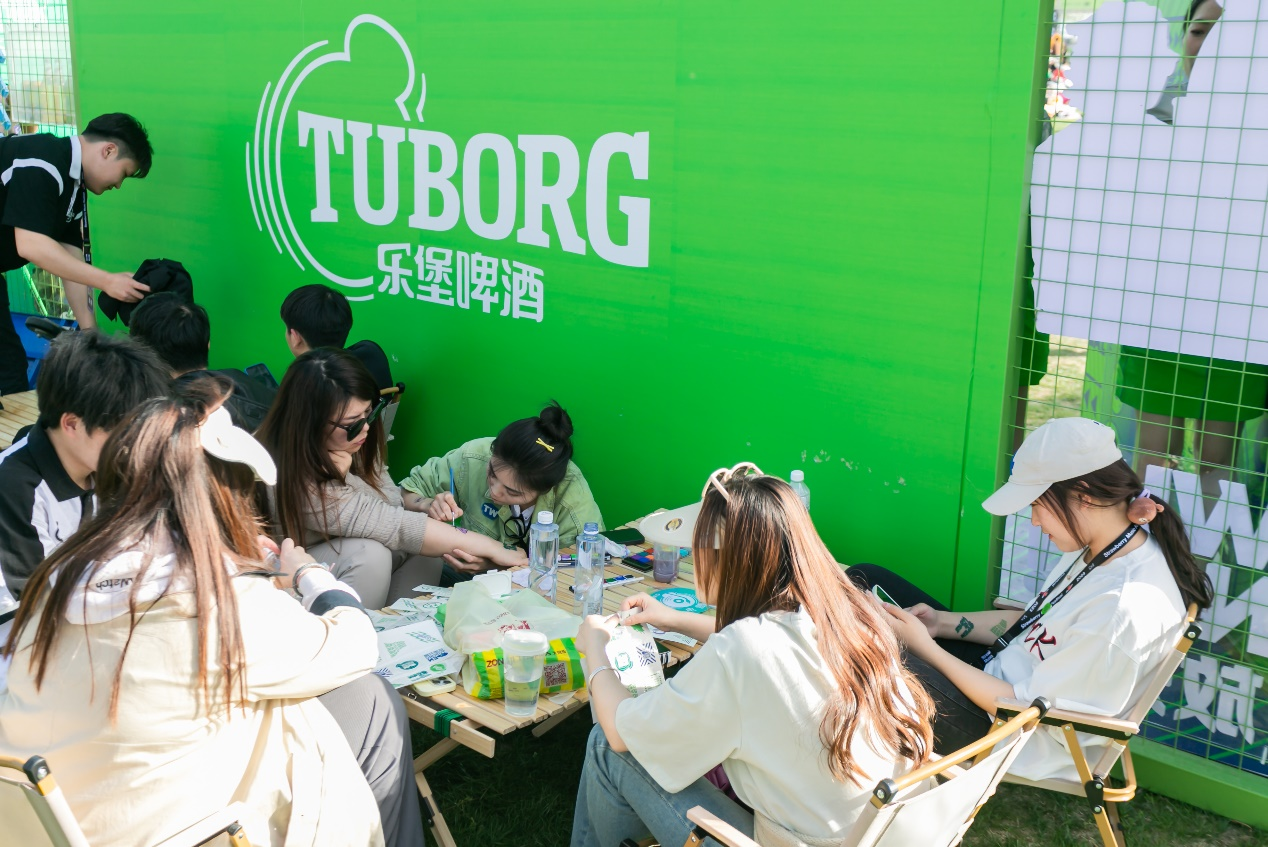 乐堡啤酒助力盐城金沙湖草莓音乐节"放开玩"