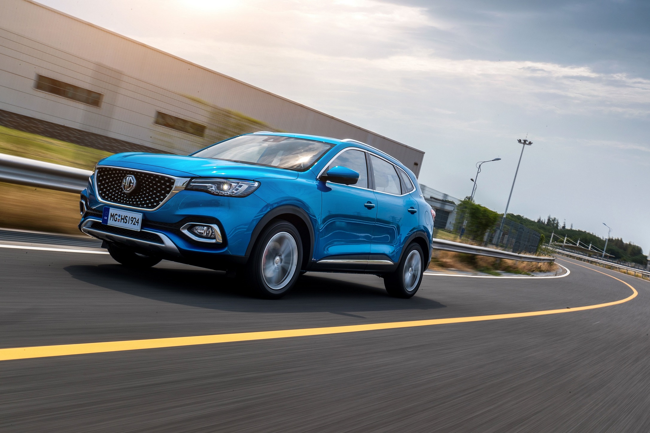 名爵hs领跑国产高端suv 7月热销近7千