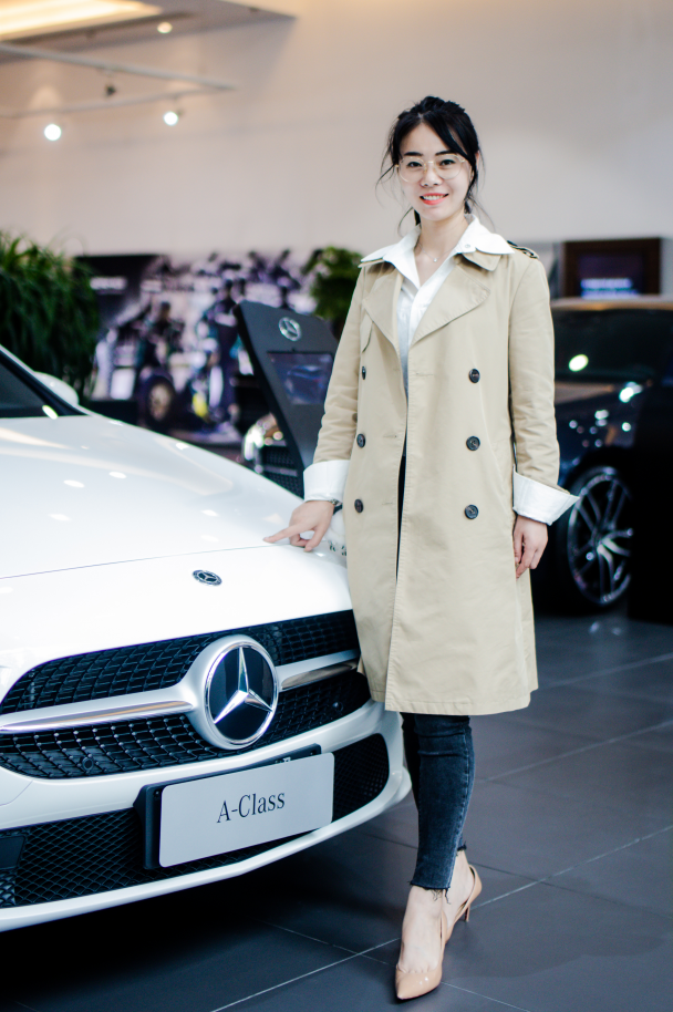 近日,记者在多家奔驰汽车南京授权经销商走访,对话了奔驰车主,销 