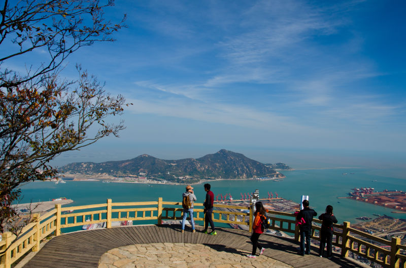 海上云台山景区位于江苏省连云港市连云区,是国家4a级旅游景区,以雄