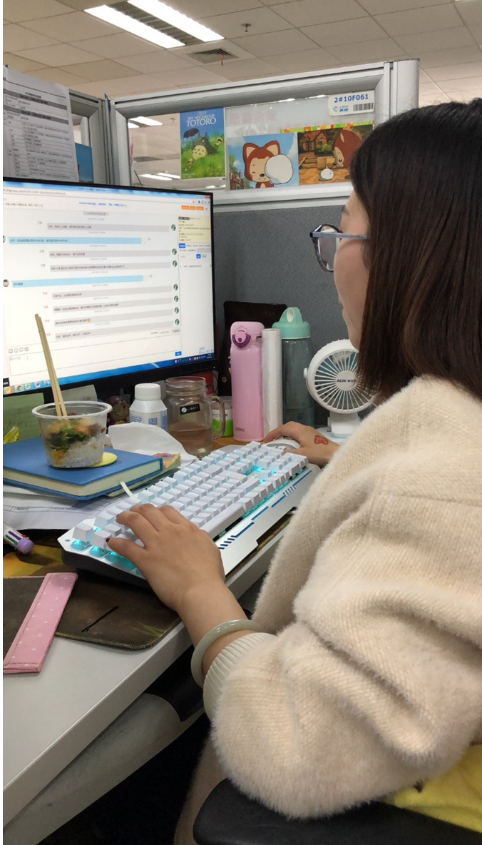 拄板凳上班的携程女客服:我在工作中证明了价值