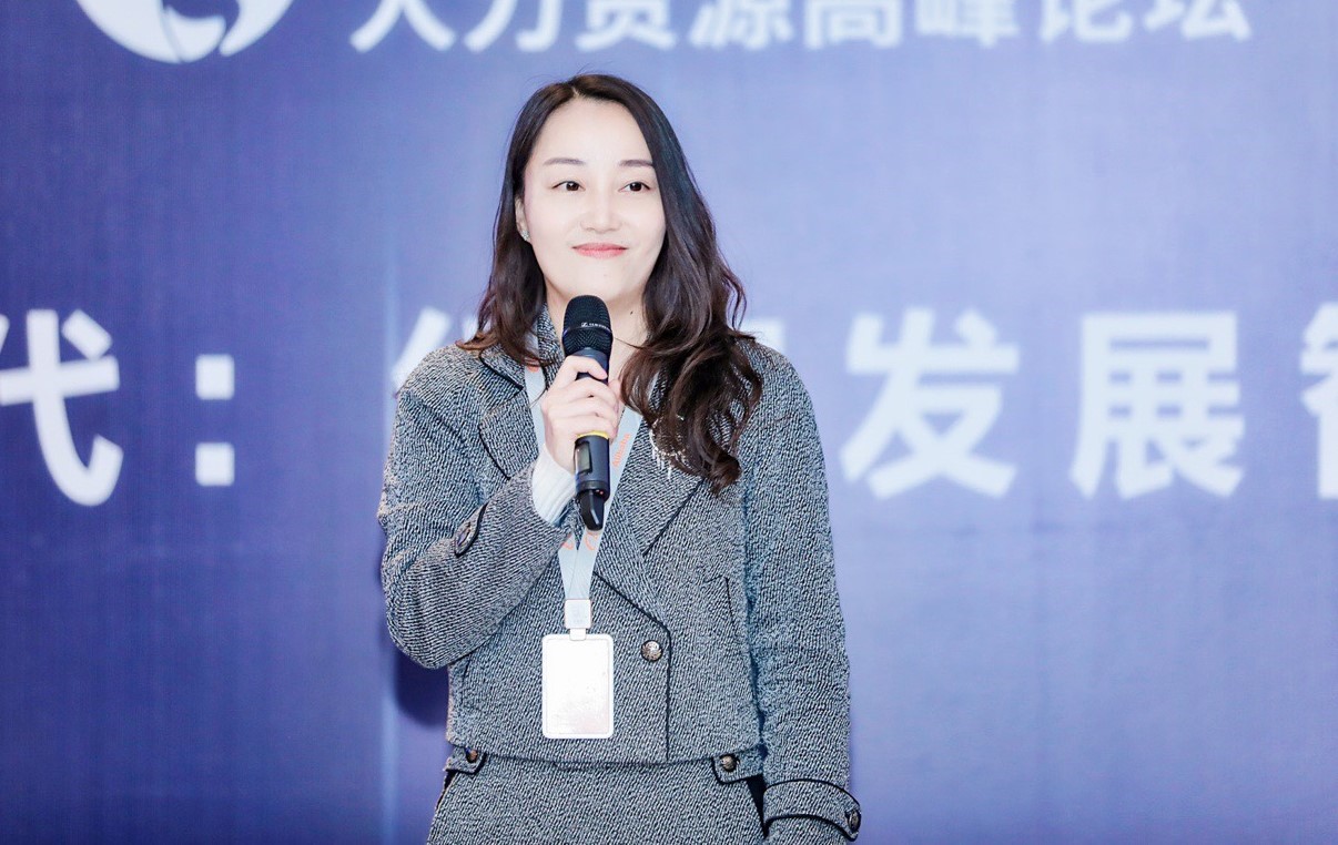 阿里巴巴钉钉大学校长陈芳认为,数字行业薪酬增幅领跑的背后,是
