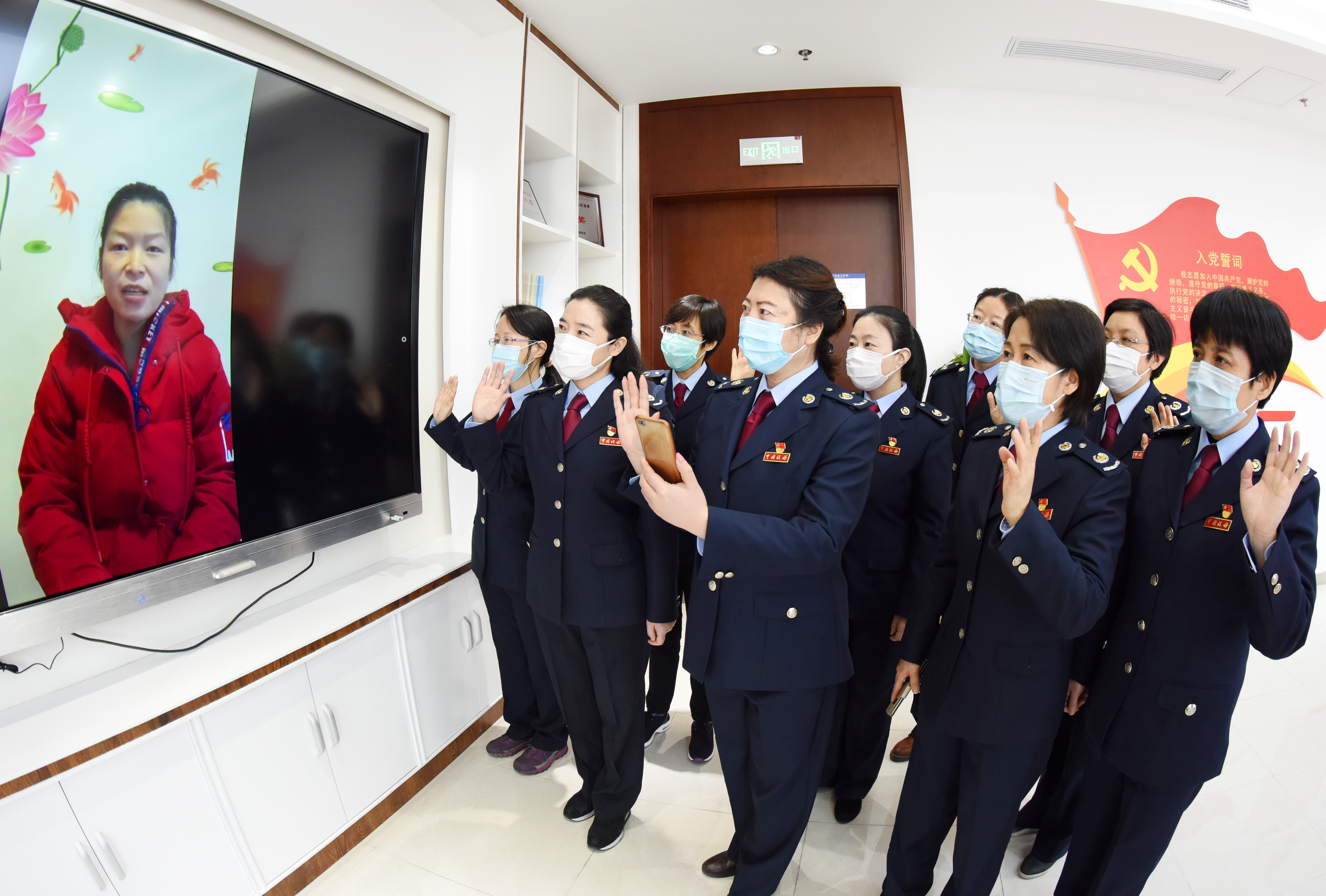 江苏税务开展巾帼送暖助力抗疫主题活动