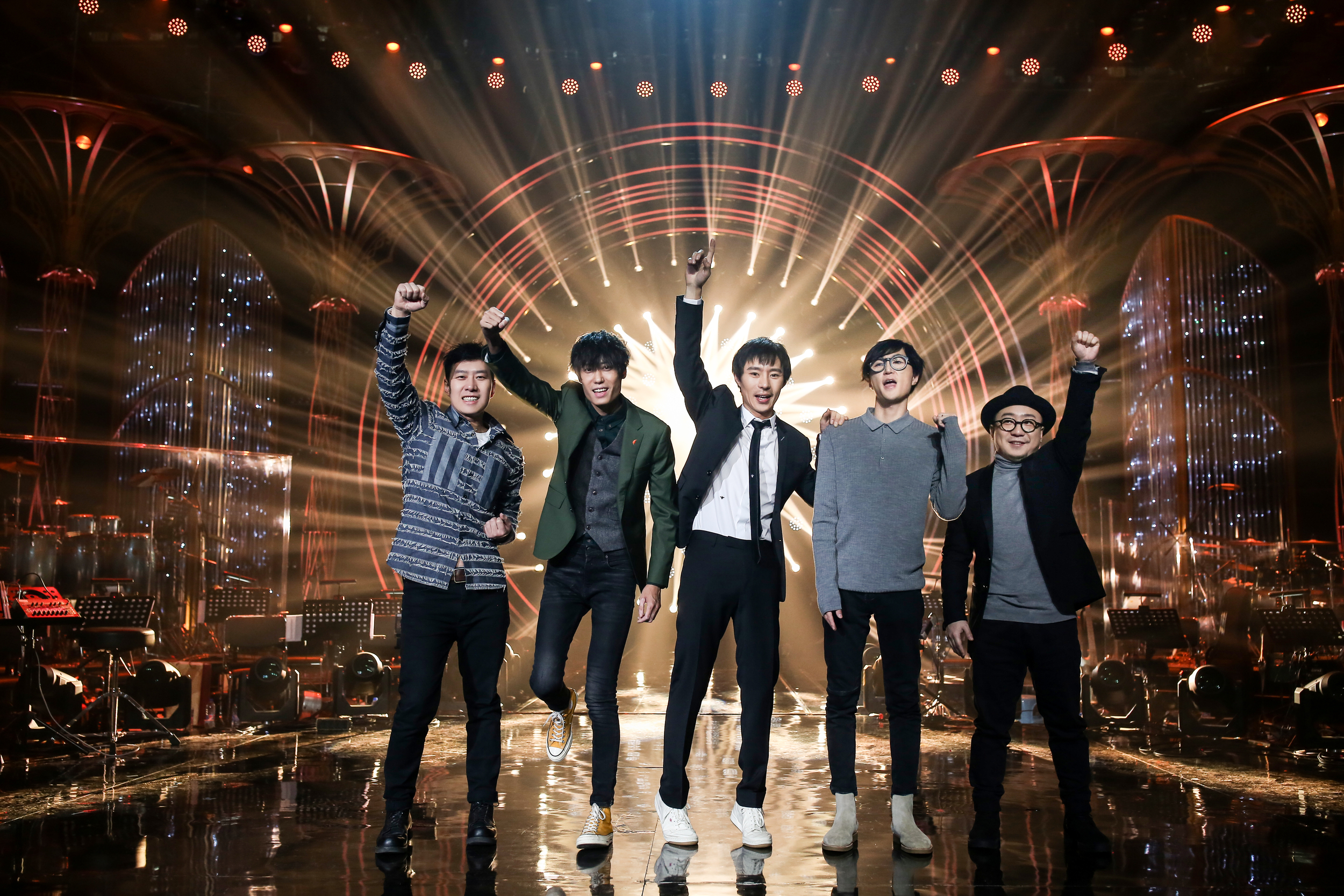 来自青藏高原的新锐流行音乐组合anu与人气踢馆歌手刘宇宁终于与电视