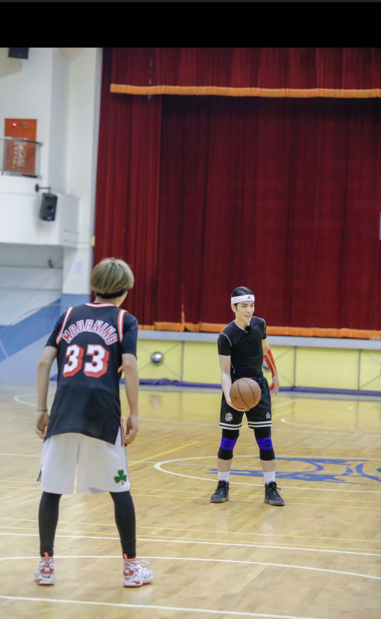 萧敬腾带伤上演灌篮高手黄明昊大秀过人球技