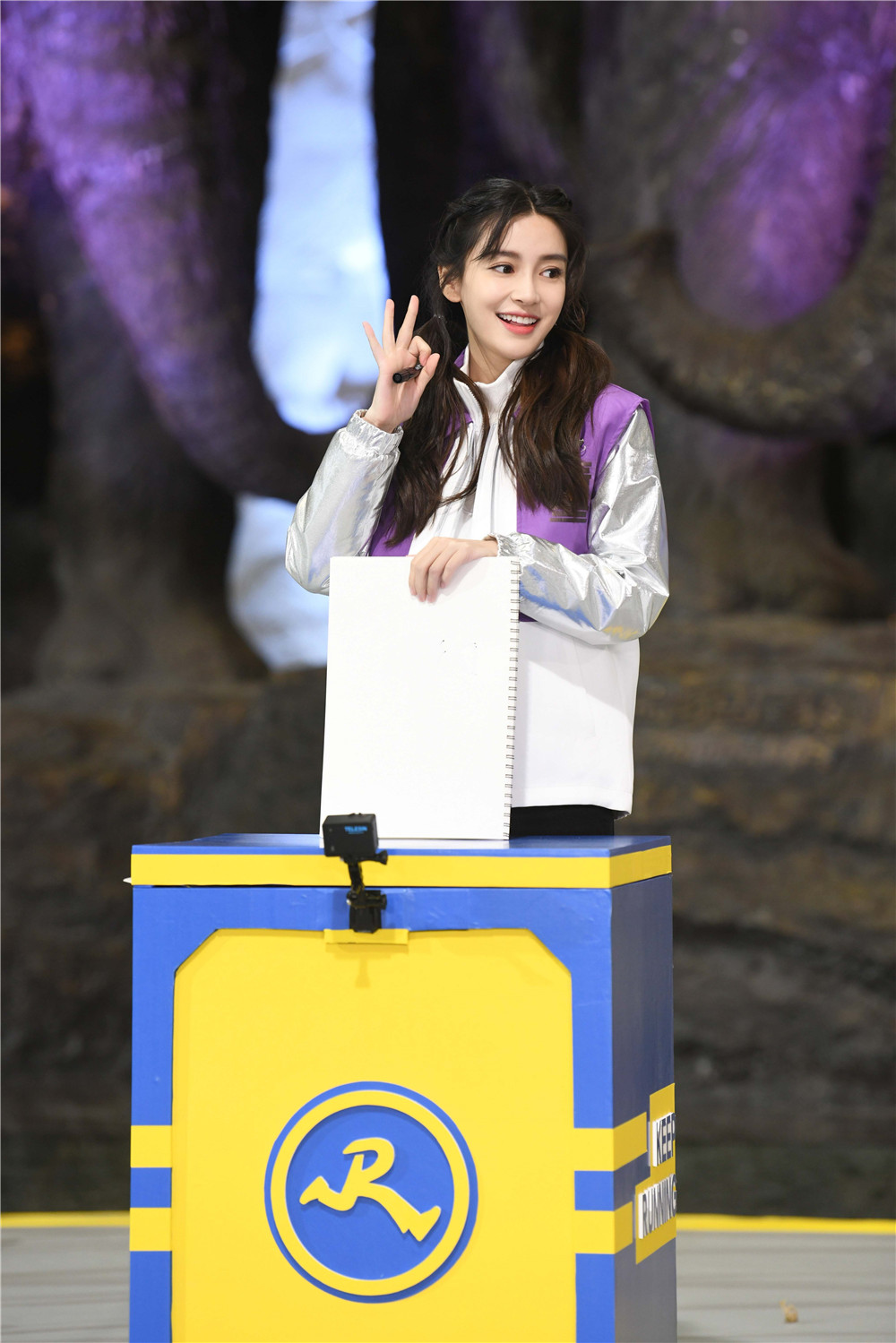 东宫女孩看过来!彭小苒今晚做客《奔跑吧》激战"外星人"