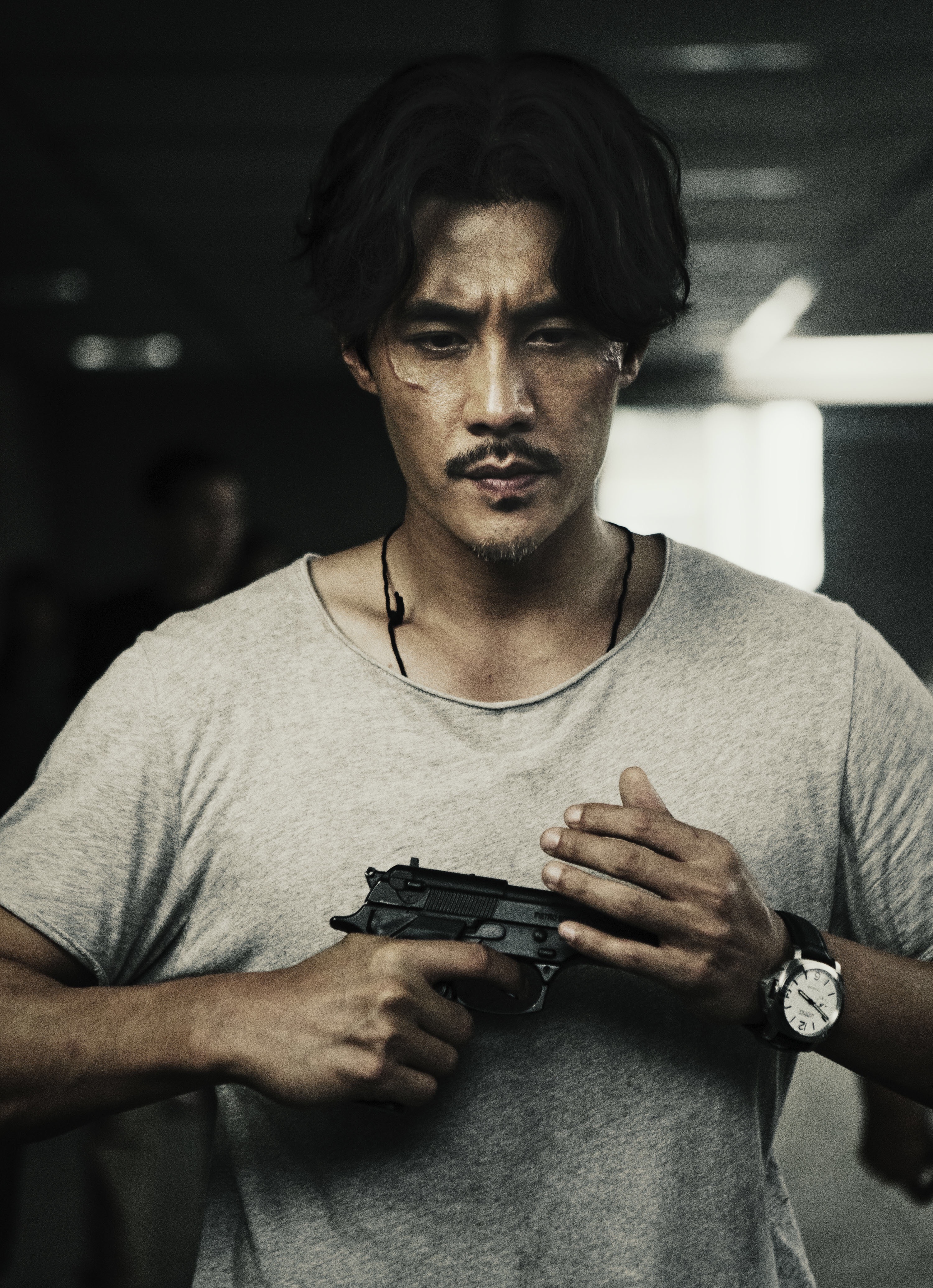 对话编剧:《无主之城》孤岛求生成黑马,不仅是人工智能观察人类的故事