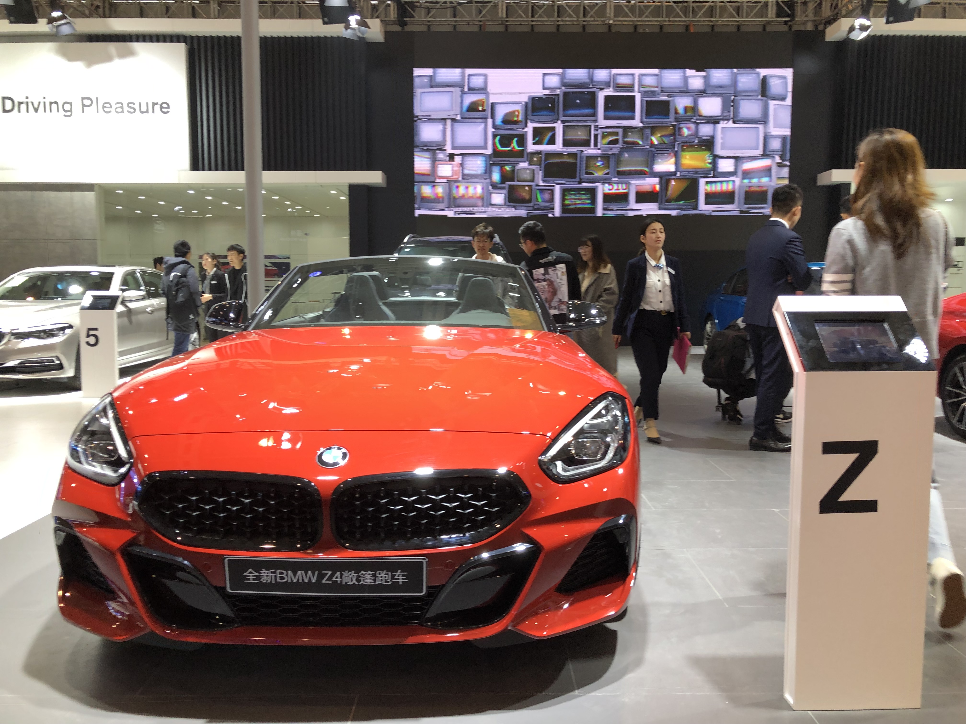 bmw携明星阵容耀目南京五一国际车展