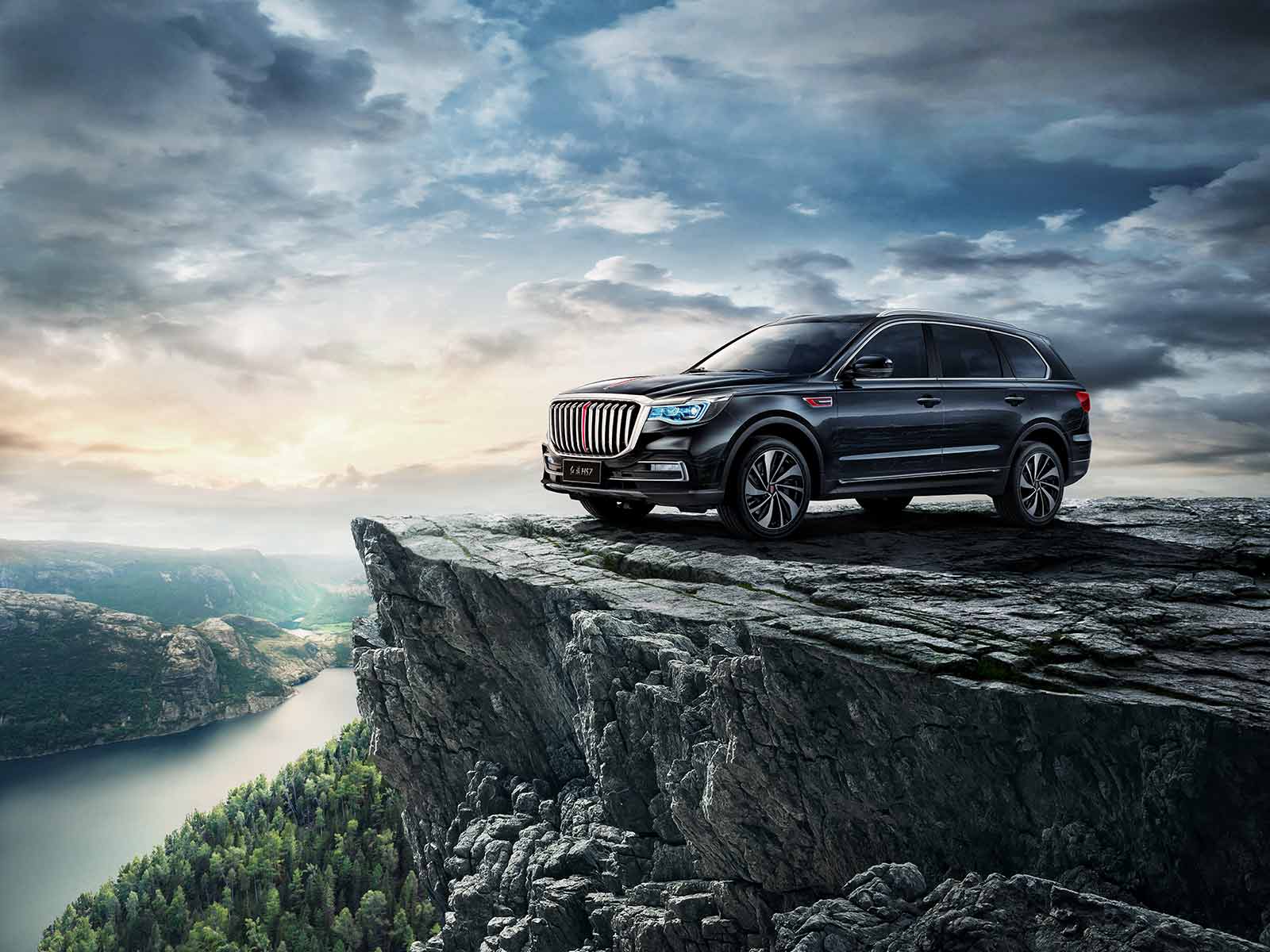 98万元起,首款豪华c级suv红旗hs7南京上市