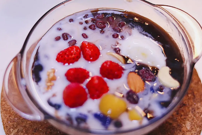 料超足的自制烧仙草,甜系女孩最爱!