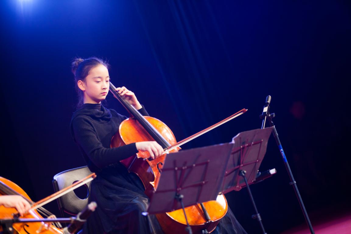 娱视频学琴路上有你陪伴39位小琴童献演大提琴之夜