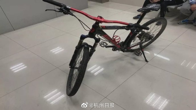 偷来的车不见了,小偷气急败坏报警:骑了一段时间都有感情了