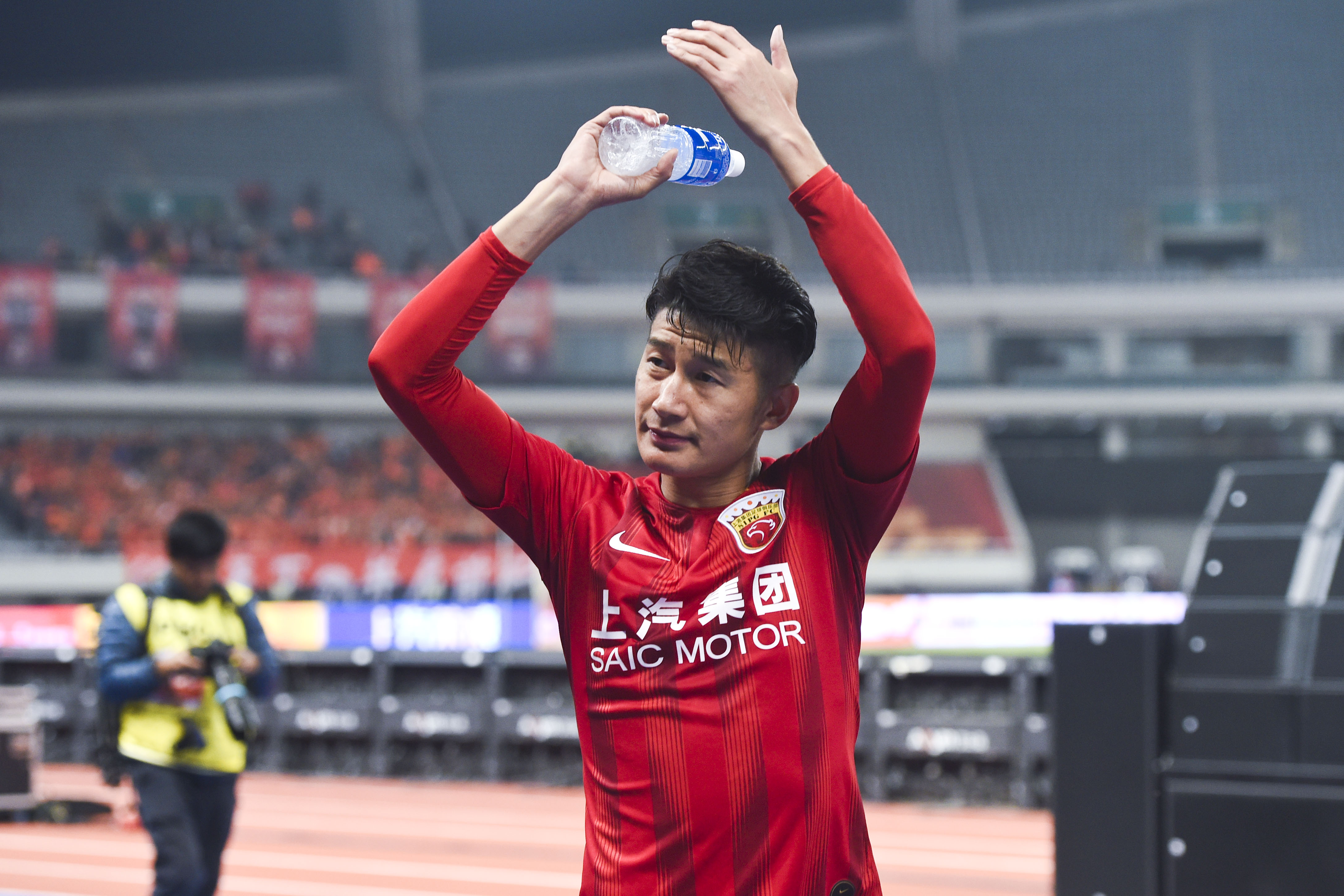 本场比赛是球队后防中坚于海代表上港集团足球俱乐部出战的第100场