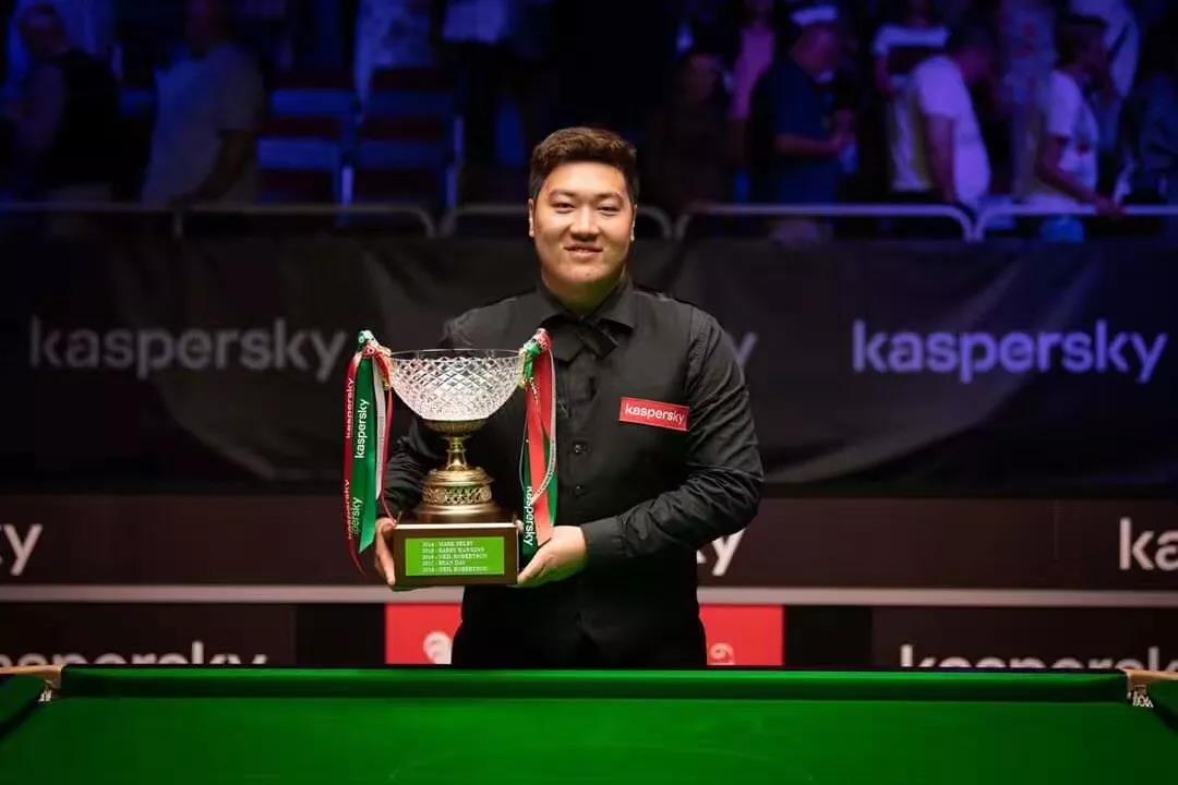 2019年斯诺克里加大师赛报捷 颜丙涛首夺排名赛冠军