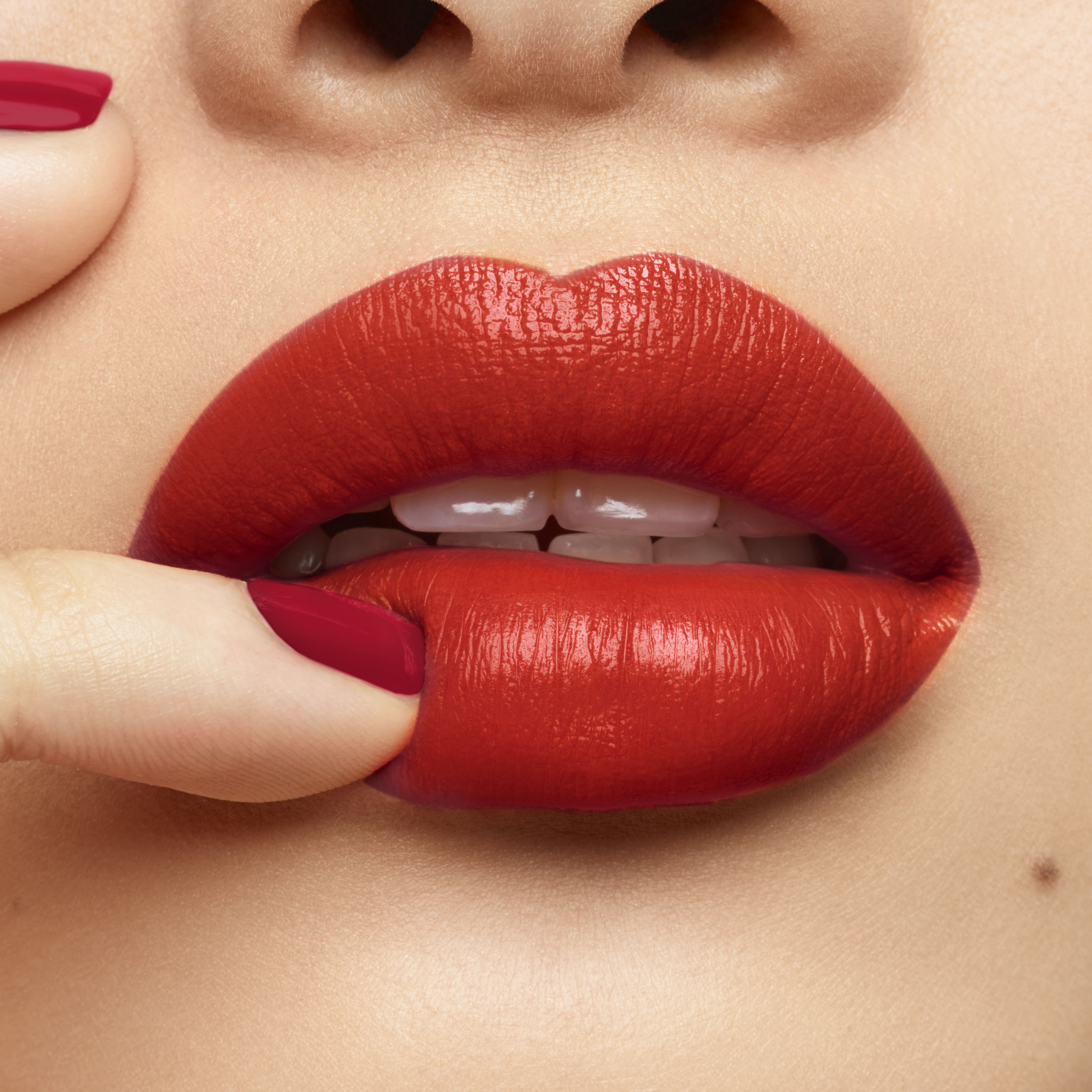 ysl圣罗兰红唇啵普胶囊系列方管#114,120本系列共推出四款全新潮色