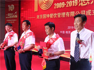 这家有着600多名员工的餐饮公司有15名专职食品安全