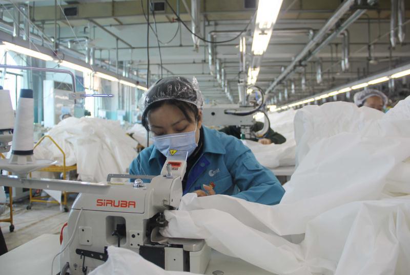 坐落于南京江北长江畔的际华5302服饰装具有限责任公司医用防护服生产